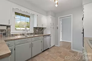 441 Mulberry St, Clyde, NC 28721 - Photo 7