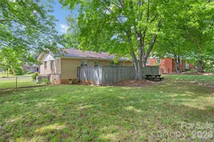 308 Clubview Ln, Matthews, NC 28105 - Photo 13