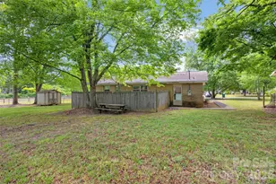 308 Clubview Ln, Matthews, NC 28105 - Photo 11