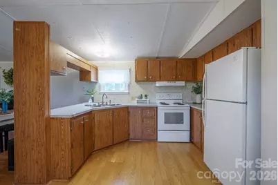 4021 26th Street Court NE, Hickory, NC 28601 - Photo 9