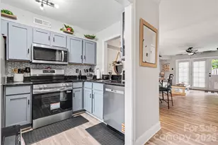 1201 Green Oaks Ln, Charlotte, NC 28205 - Photo 5