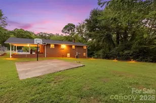 88 36th St NW, Hickory, NC 28601 - Photo 3