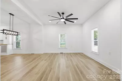 630 N Davis Avenue, Newton, NC 28658 - Photo 5