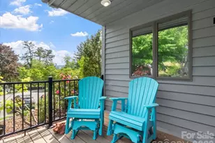 301 Robertson St, Burnsville, NC 28714 - Photo 3