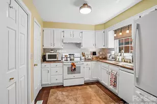1737 Haywood Manor Rd, Hendersonville, NC 28791 - Photo 11