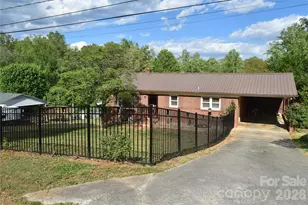 1082 Maple St, Granite Falls, NC 28630 - Photo 3