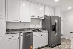 6748 Constitution Ln, Charlotte, NC 28210 - Photo 9