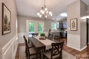 8110 Slickrock Cir, Charlotte, NC 28215 - Photo 3