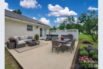 8110 Slickrock Circle, Charlotte, NC 28215 - Photo 5