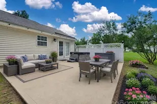 8110 Slickrock Cir, Charlotte, NC 28215 - Photo 5