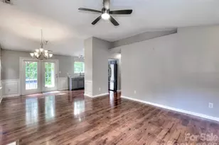 8110 Slickrock Cir, Charlotte, NC 28215 - Photo 9