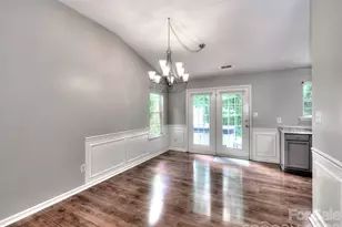 8110 Slickrock Cir, Charlotte, NC 28215 - Photo 11