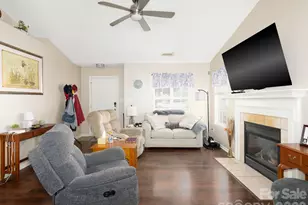 8110 Slickrock Cir, Charlotte, NC 28215 - Photo 5