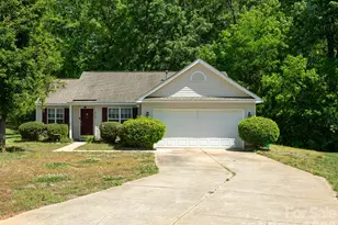 8110 Slickrock Cir, Charlotte, NC 28215 - Photo 3