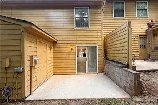 4037 Briarhill Dr, Charlotte, NC 28215 - Photo 5