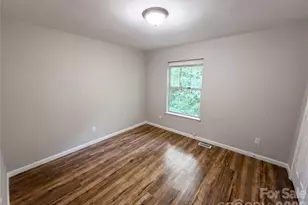 4037 Briarhill Dr, Charlotte, NC 28215 - Photo 9