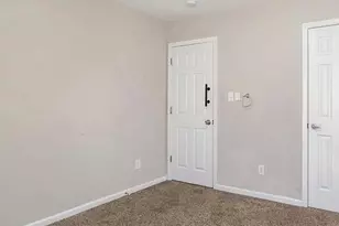 1212 Oakdale Commons Ct, Charlotte, NC 28216 - Photo 3