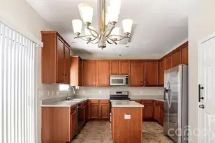 1212 Oakdale Commons Ct, Charlotte, NC 28216 - Photo 9