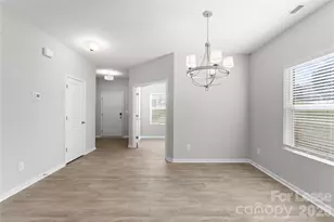 1211 Laurel Woods Dr, Gastonia, NC 28052 - Photo 9