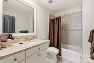 309 Hempstead Pl, Charlotte, NC 28207 - Photo 35