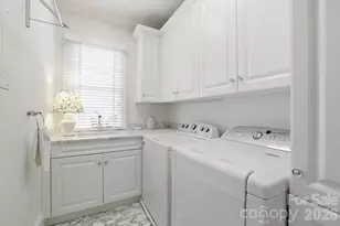 2044 Queens Rd W, Charlotte, NC 28207 - Photo 33