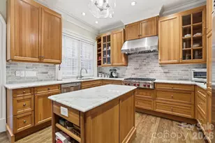 2044 Queens Rd W, Charlotte, NC 28207 - Photo 17