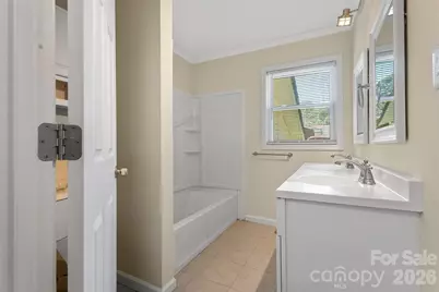 605 E Boston Avenue, Bessemer City, NC 28016 - Photo 15