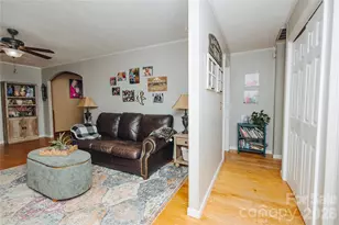341 Bond St, Marion, NC 28752 - Photo 5