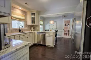 3806 Bridgewood Ln, Charlotte, NC 28226 - Photo 9