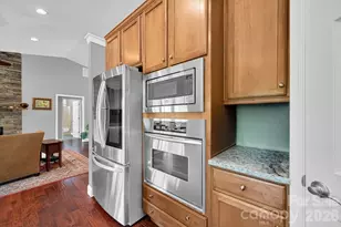 108 Fairway Knoll Dr, Hendersonville, NC 28739 - Photo 7