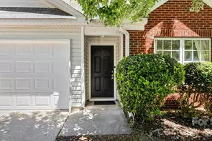 2011 Stargrass Ct, Charlotte, NC 28213 - Photo 3
