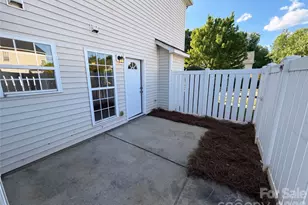 9510 Littleleaf Dr, Charlotte, NC 28215 - Photo 3