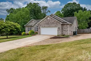 3534 47th Ave Pl NE, Hickory, NC 28601 - Photo 3