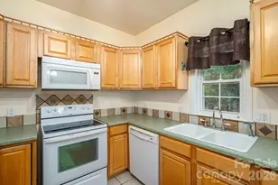 702 Saddlebrook Ln, Cherryville, NC 28021 - Photo 15