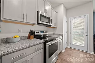 6132 Guildford Hill Ln, Charlotte, NC 28215 - Photo 7