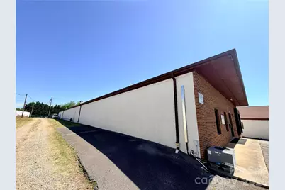 1707 10th Avenue NE, Hickory, NC 28601 - Photo 3