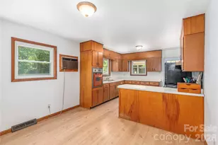 1140 Groundhog Rd, Canton, NC 28716 - Photo 7
