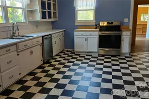 300 Woodlawn Dr, Connelly Springs, NC 28612 - Photo 25