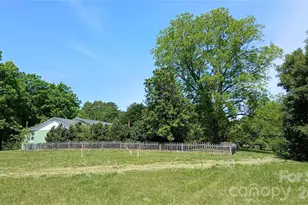 300 Woodlawn Dr, Connelly Springs, NC 28612 - Photo 5
