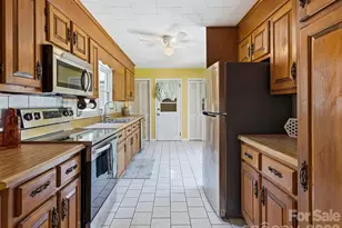 318 Resort St, Hendersonville, NC 28792 - Photo 7
