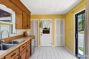 318 Resort St, Hendersonville, NC 28792 - Photo 9