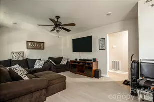 1913 Freeman Mill Rd, Greensboro, NC 27406 - Photo 9