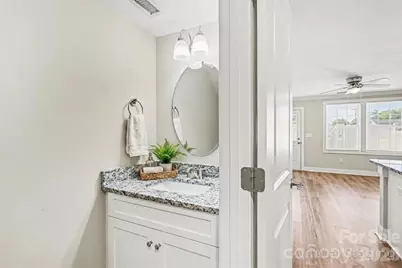 1006 10th Avenue NE, Hickory, NC 28601 - Photo 5
