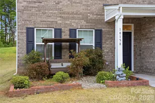 10158 Paper Birch Dr, Charlotte, NC 28215 - Photo 3