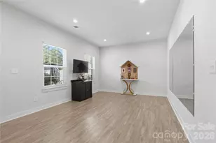 10158 Paper Birch Dr, Charlotte, NC 28215 - Photo 5