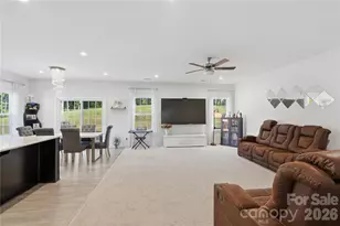 10158 Paper Birch Dr, Charlotte, NC 28215 - Photo 7
