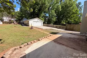 1815 Weststone Dr, Charlotte, NC 28208 - Photo 3