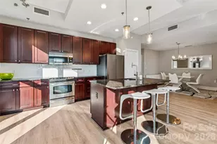 333 W Trade St, Charlotte, NC 28202 - Photo 3