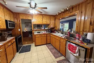 1044 Meadowbrook Ln, Newton, NC 28658 - Photo 9