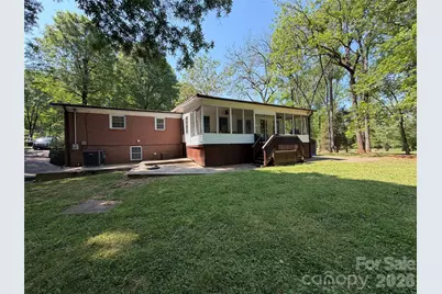 1044 Meadowbrook Lane, Newton, NC 28658 - Photo 21